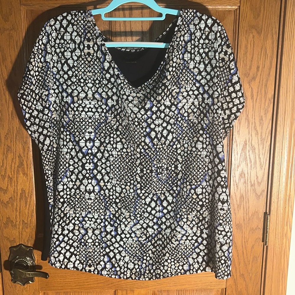 Lightweight knit V Neck
